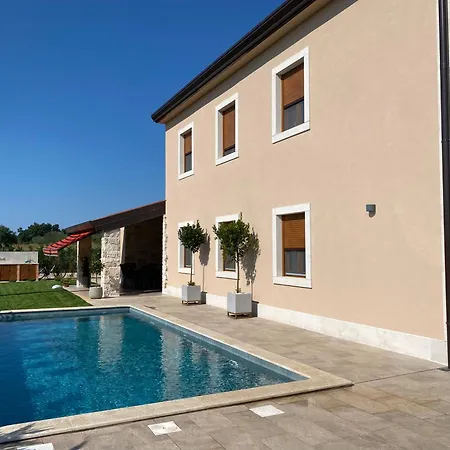 Villa Tt